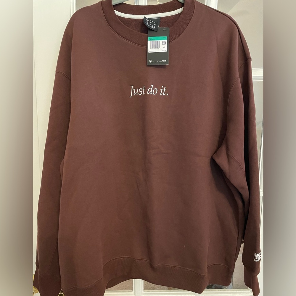 Nike pull over sweatshirt.